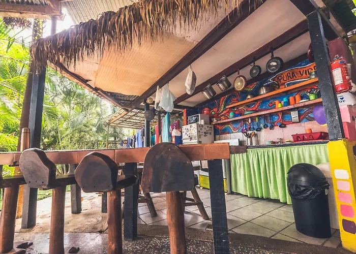 Pura Vida Hostel Tamarindo